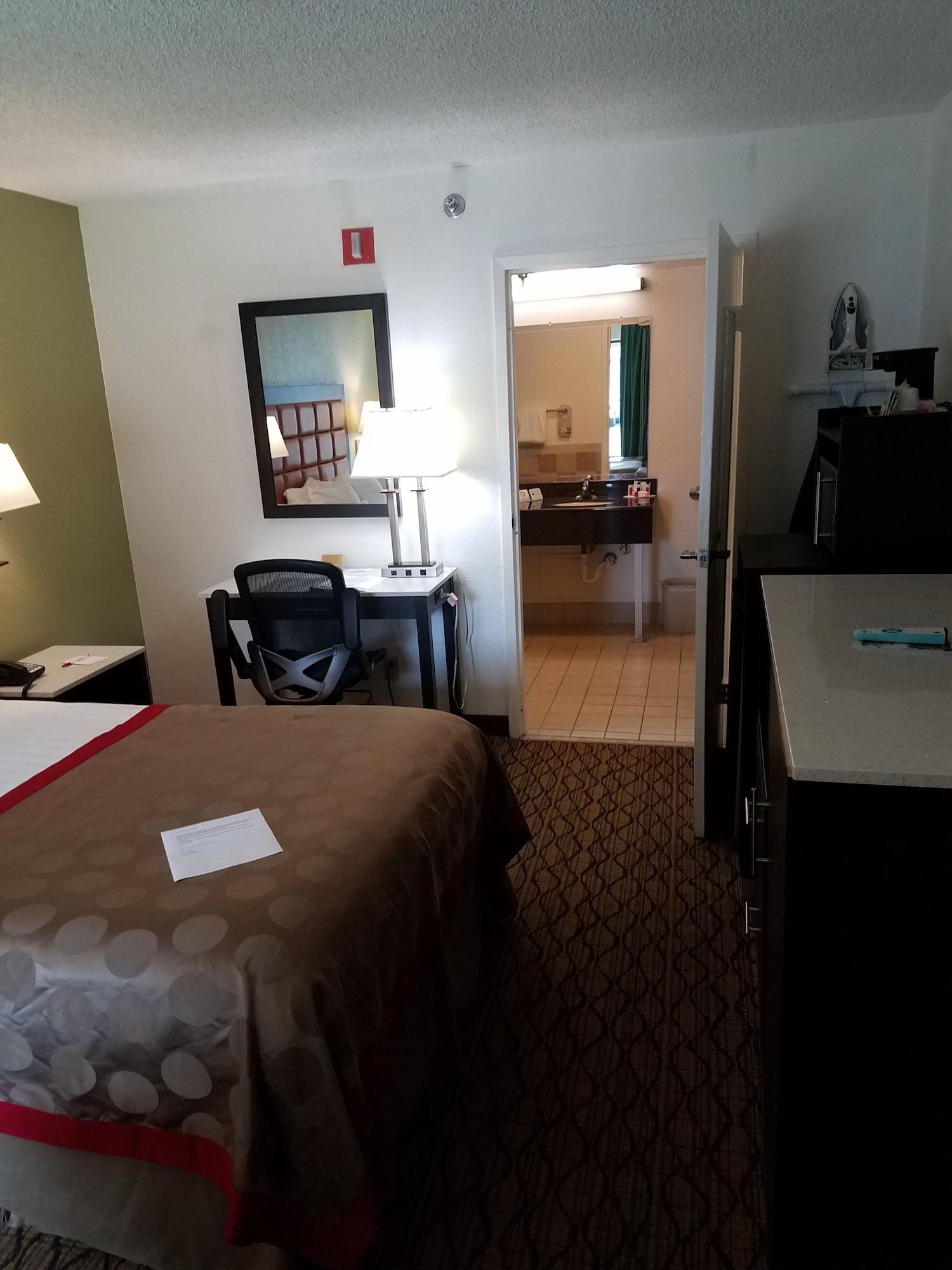 Hotel Ramada By Wyndham Temple Terrace/Tampa North Exterior foto