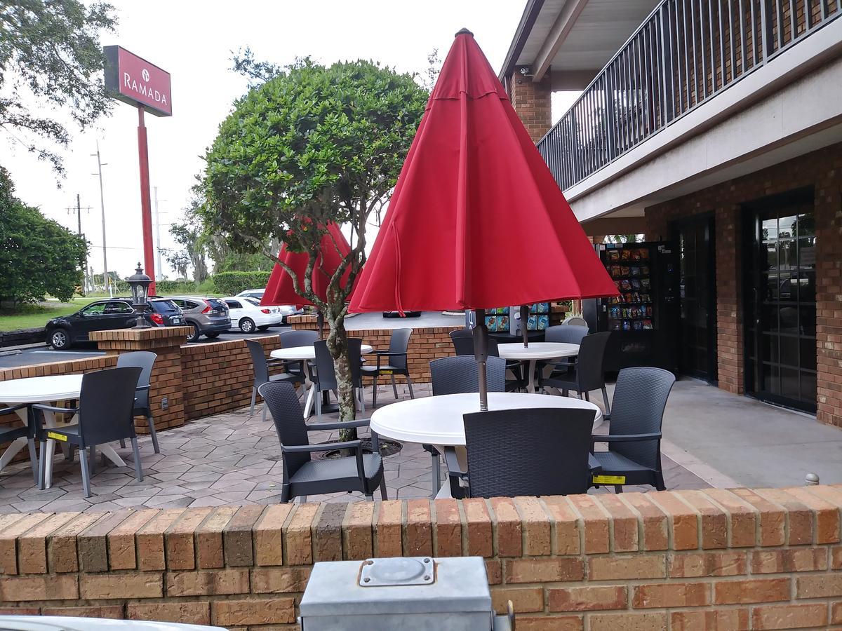 Hotel Ramada By Wyndham Temple Terrace/Tampa North Exterior foto