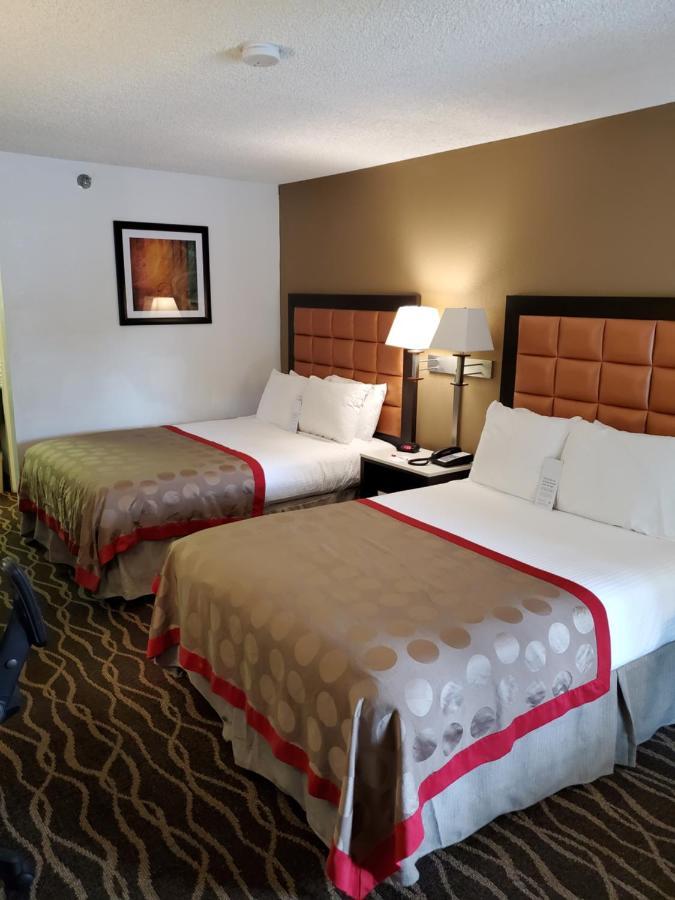 Hotel Ramada By Wyndham Temple Terrace/Tampa North Exterior foto