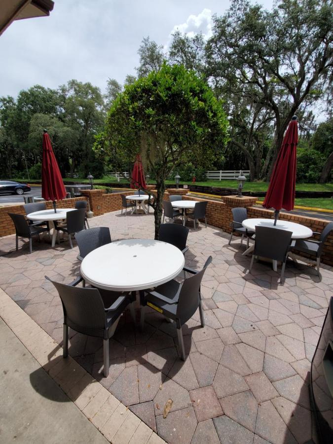 Hotel Ramada By Wyndham Temple Terrace/Tampa North Exterior foto